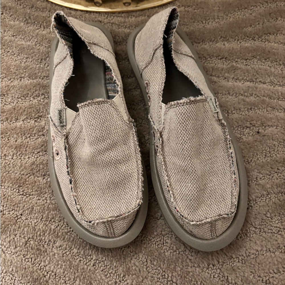 Only worn once sanuk’s 
Size 6